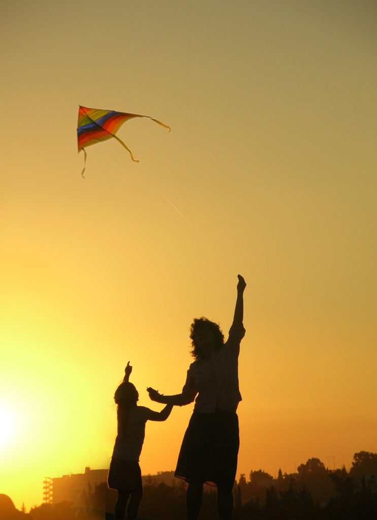 kite, play, family-1666816.jpg